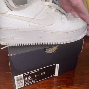 Women’s Air Force 1 Sage Low Sneakers